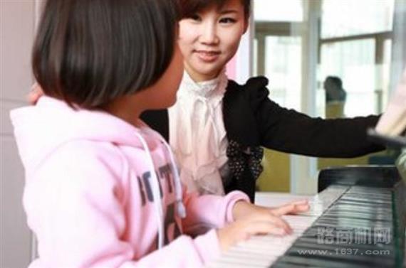 多艺汀钢琴声乐中心