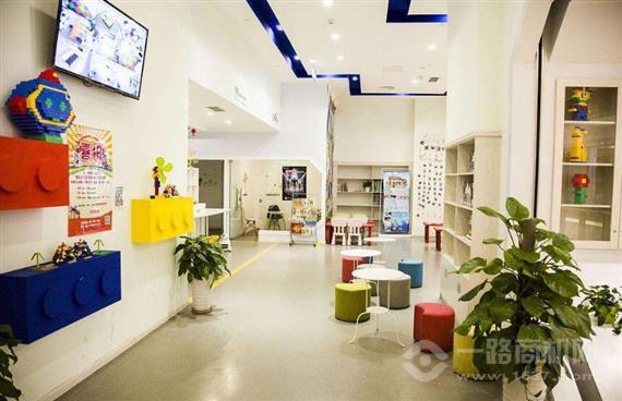 博讯飞机器人教育