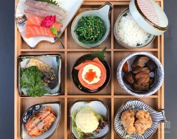 花潮日料艺食馆