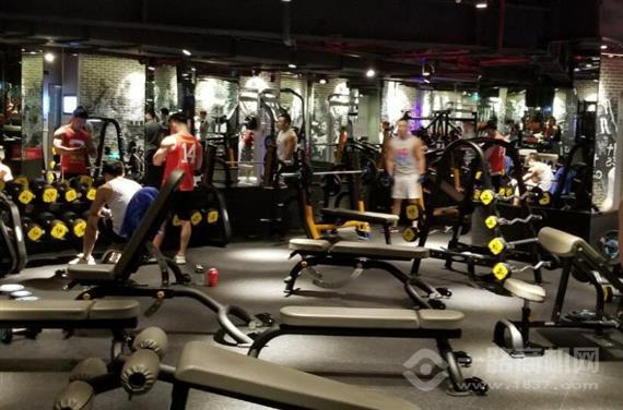 锐丽100健身俱乐部