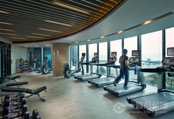 锐丽100健身俱乐部