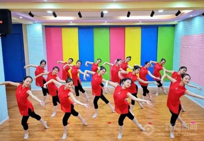 七色花藝術學校