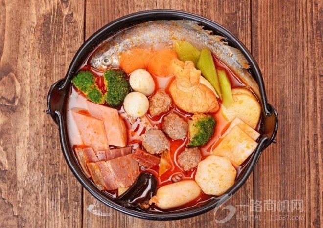 恰似辣年火锅冒菜加盟