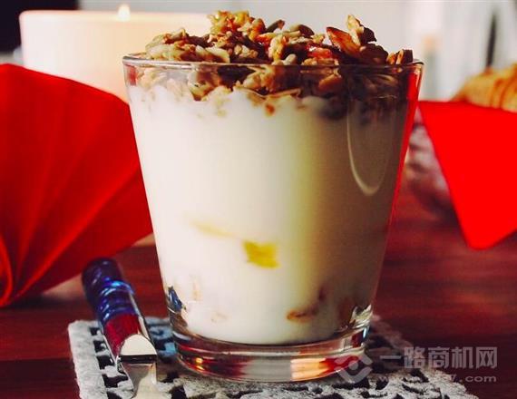 真爽概念现酿酸奶