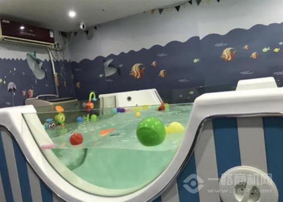 蓝精灵婴幼儿游泳乐园