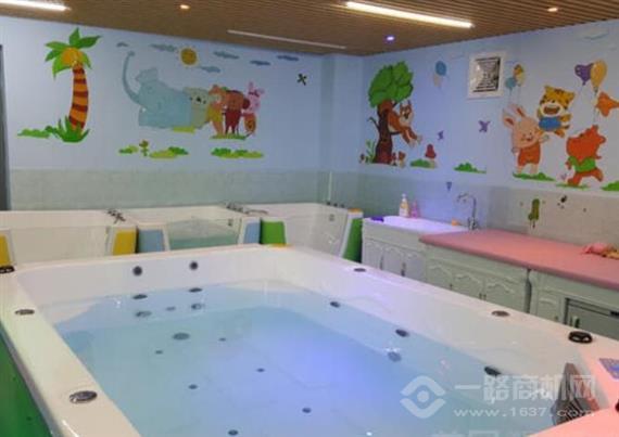 蓝精灵婴幼儿游泳乐园