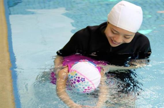 芒果映像婴幼儿童游泳