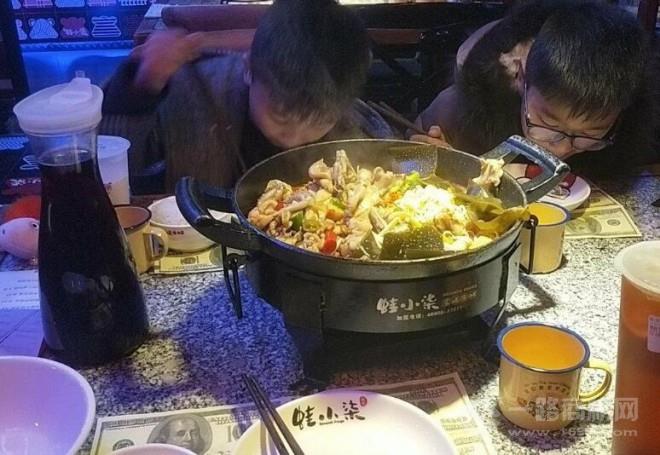 蛙小柒炭燒牛蛙加盟