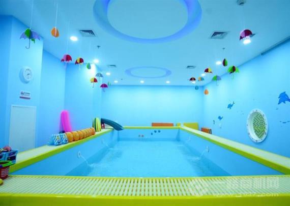 小飞侠婴幼儿游泳馆
