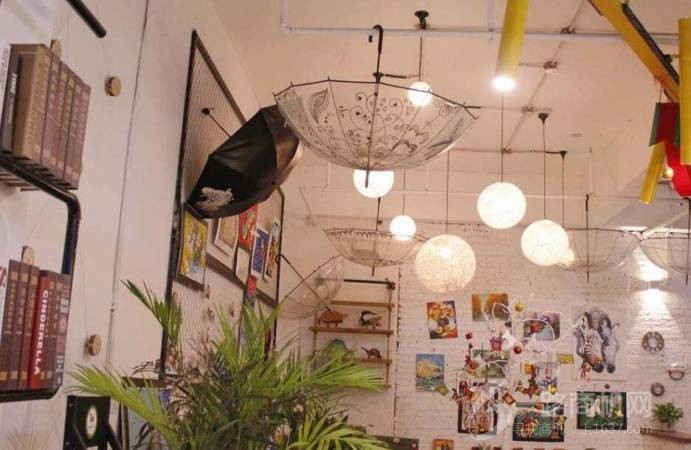 彩虹斑马儿童艺术学院