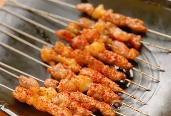 织热原始烧烤部落