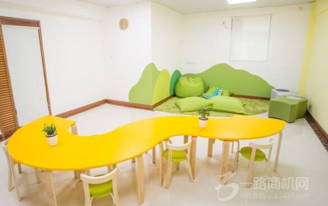 小小地球少儿英语加盟