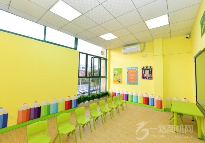 小小地球少儿英语加盟