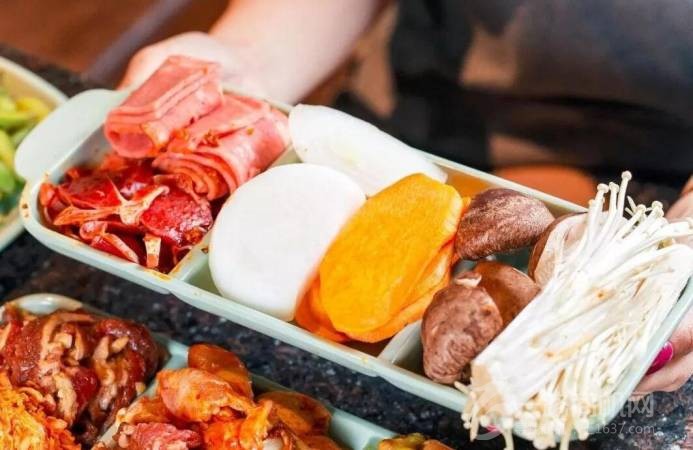 牛豚家炭火炉烤肉