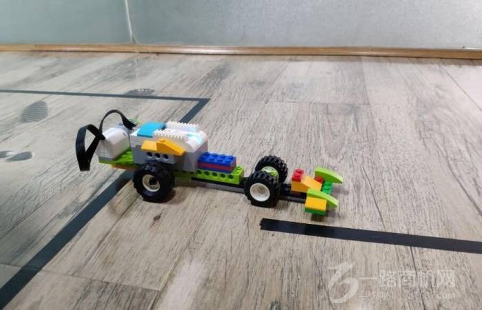 博思明道机器人