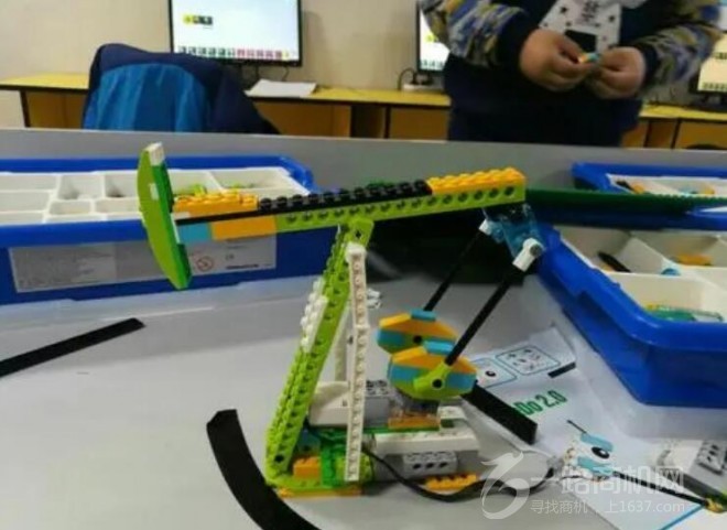 搭搭樂樂機器人加盟