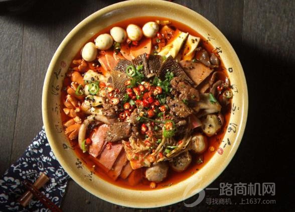 恰似辣年火鍋冒菜加盟