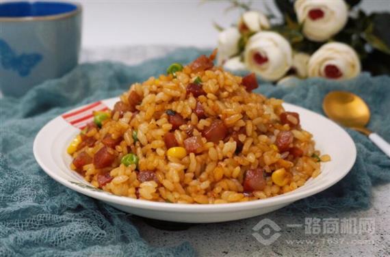 90青年炒饼炒饭