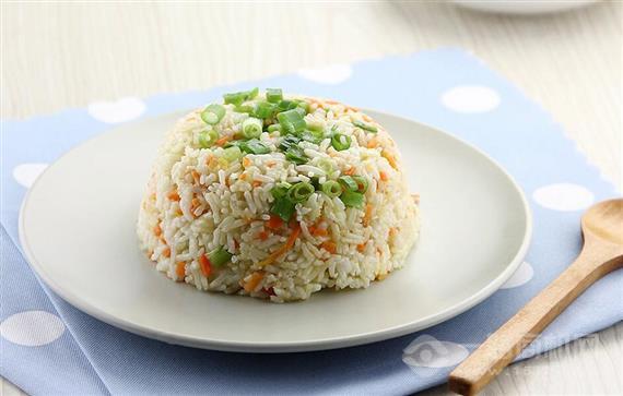 90青年炒饼炒饭