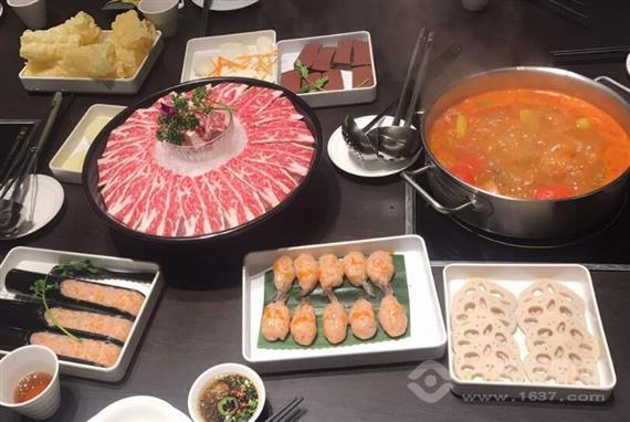 渝希城门口重庆老火锅