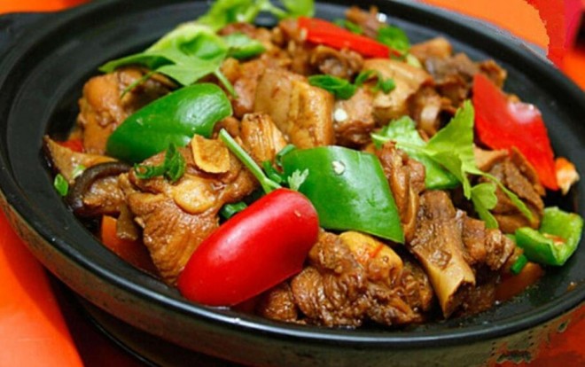 三人眾黃燜雞米飯加盟