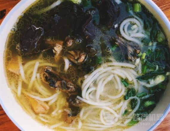 粉面婆乌鸡米线