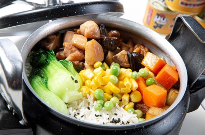 偶遇飯先森干鍋燜飯加盟