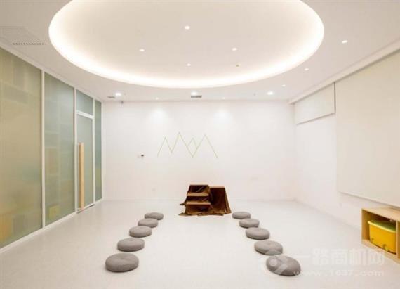 小百灵艺术中心