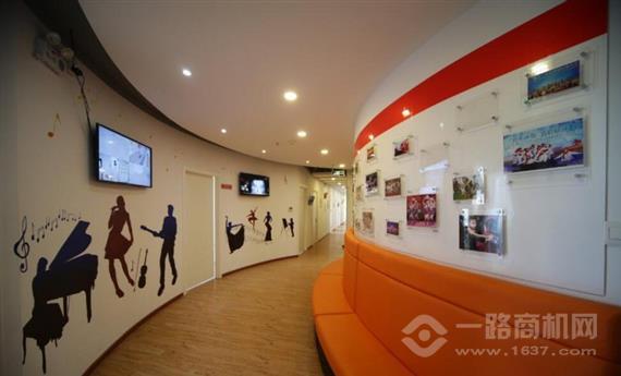 缤纷之翼艺术教育