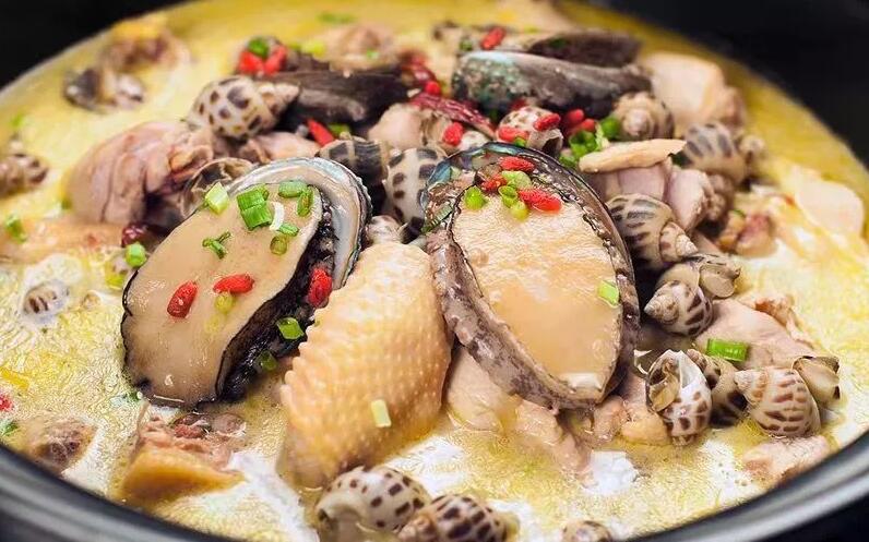 笨小满鲍鱼鸡火锅加盟