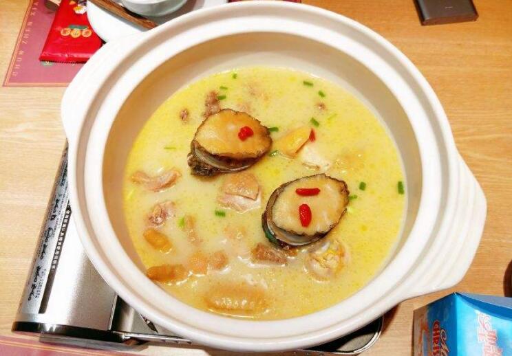 笨小满鲍鱼鸡火锅加盟