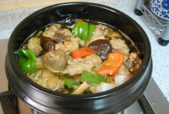 黃小黃黃燜雞米飯加盟