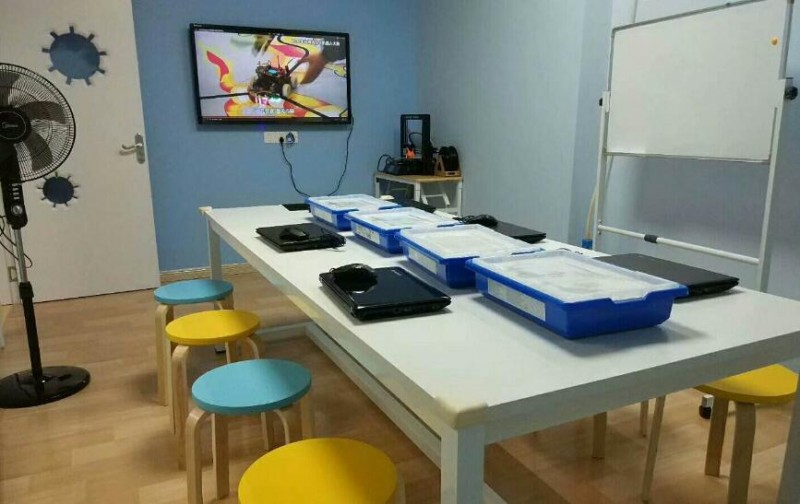 特力科机器人科教中心