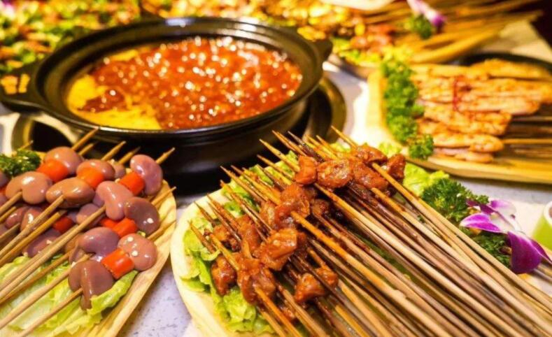 梁小小成都串串香加盟