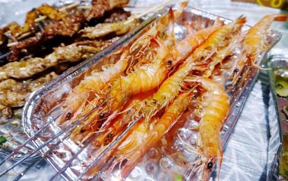 宴遇铁桶海鲜烧烤