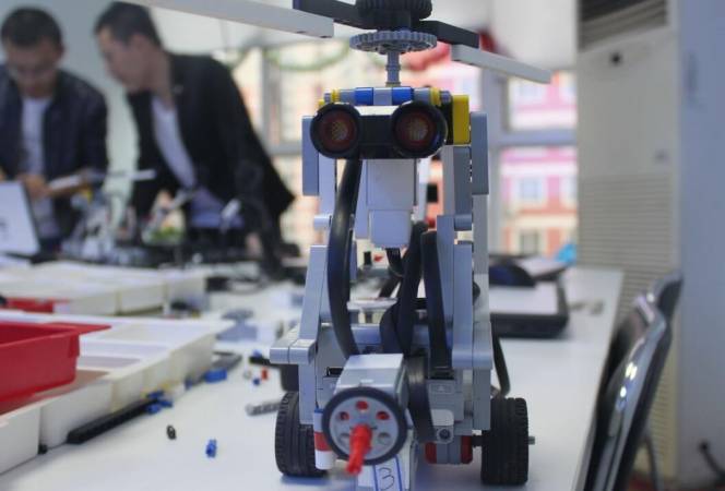 领动乐高机器人