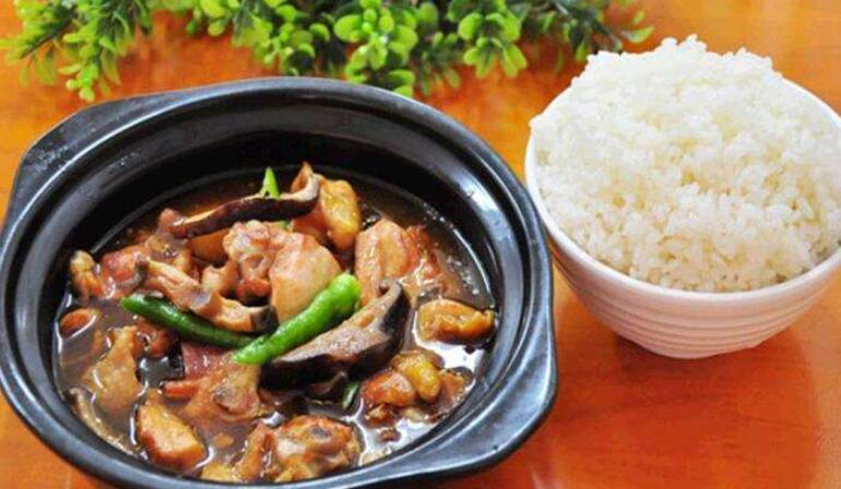 老由家黄焖鸡米饭加盟