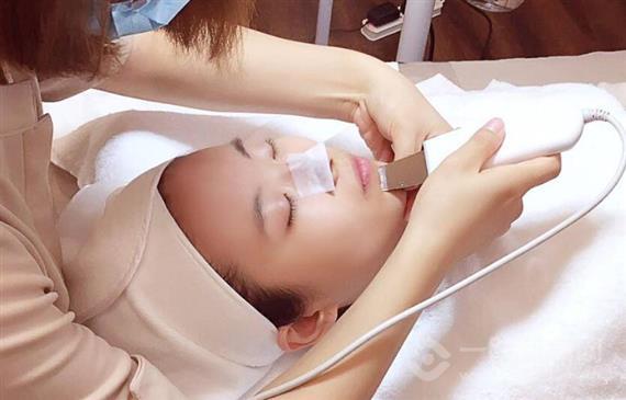 LOSHEEN凛香皮肤管理中心