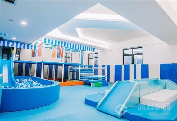 挪威小鱼游泳馆