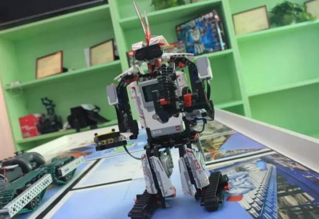 阿童木机器人教育