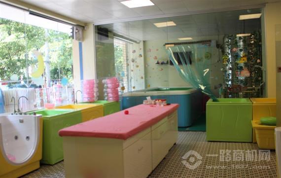 爱丽宝贝婴儿游泳馆