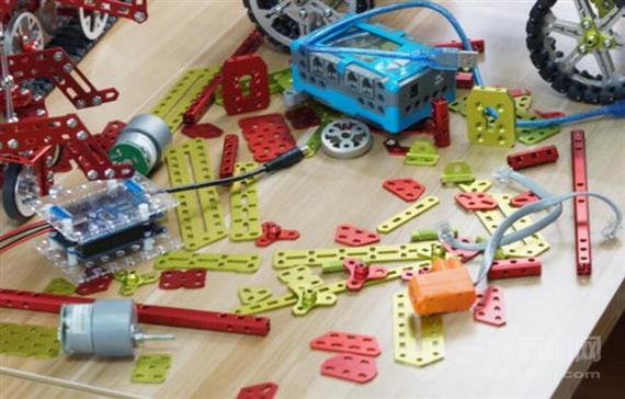 金元素乐高机器人