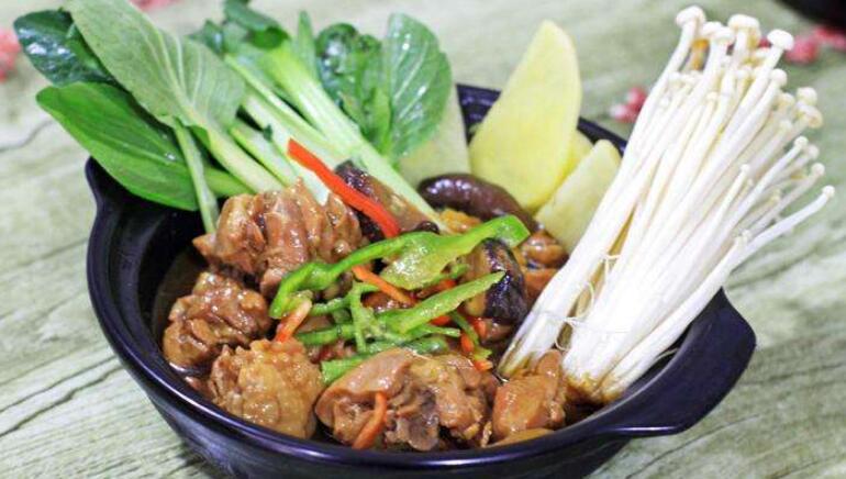 黃小黃黃燜雞米飯加盟