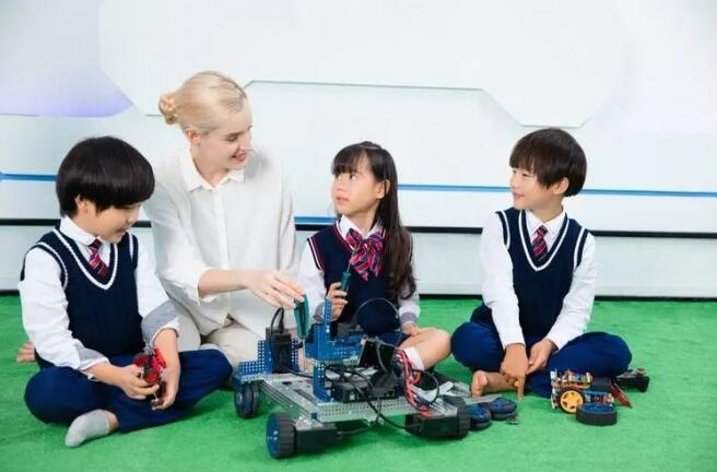 傲小码机器人编程加盟