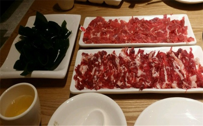 肉啃肉市井火鍋加盟