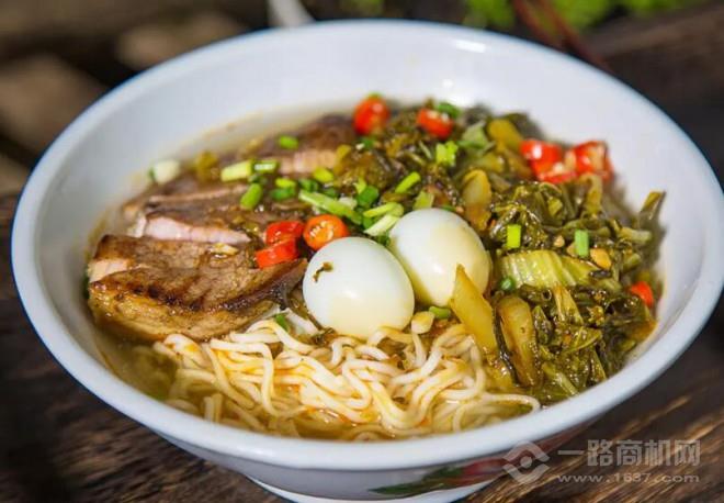 西风起酸菜牛肉面加盟