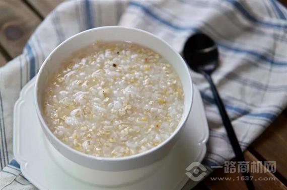 杨喜喜现熬好粥