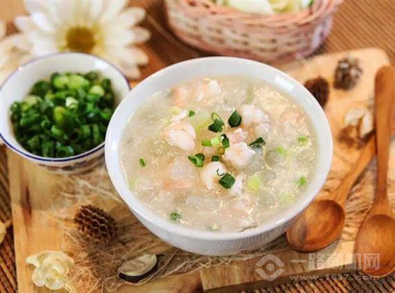 杨喜喜现熬好粥