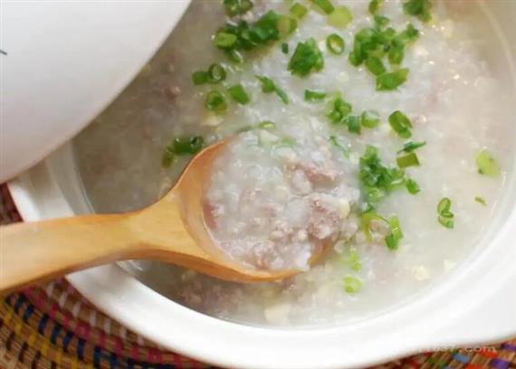 杨喜喜现熬好粥