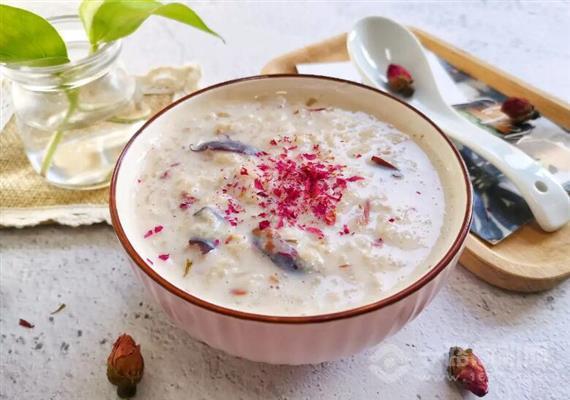 杨喜喜现熬好粥